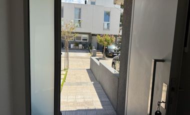 Venta Duplex Ovejitas I, 5 ambientes, jardin 2 cocheras San Isidro