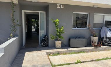 Venta Duplex Ovejitas I, 5 ambientes, jardin 2 cocheras San Isidro