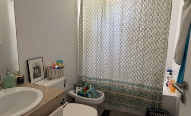 Venta Duplex Ovejitas I, 5 ambientes, jardin 2 cocheras San Isidro