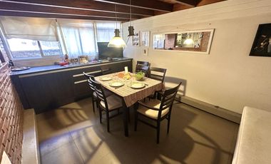 Departamento de 3 dormitorios con patio. Cochera