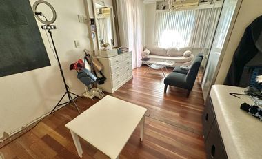 Departamento de 3 dormitorios con patio. Cochera