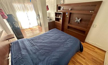 Departamento de 3 dormitorios con patio. Cochera