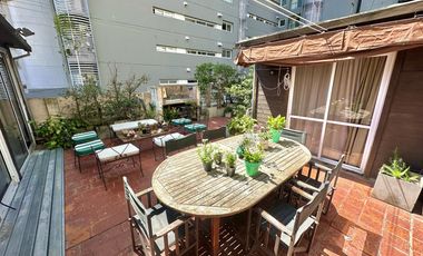 Departamento de 3 dormitorios con patio. Cochera