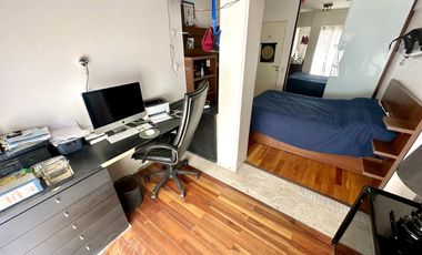 Departamento de 3 dormitorios con patio. Cochera