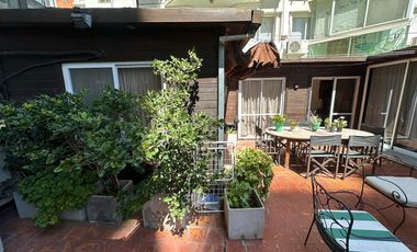 Departamento de 3 dormitorios con patio. Cochera