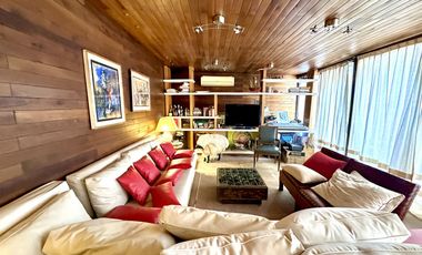 Departamento de 3 dormitorios con patio. Cochera