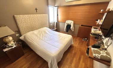 Departamento de 3 dormitorios con patio. Cochera