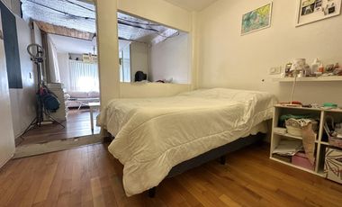 Departamento de 3 dormitorios con patio. Cochera