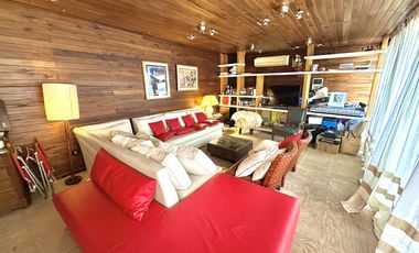 Departamento de 3 dormitorios con patio. Cochera