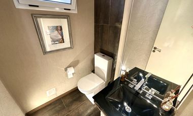 Departamento de 3 dormitorios con patio. Cochera