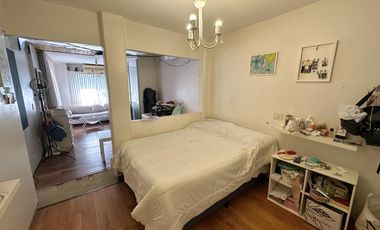 Departamento de 3 dormitorios con patio. Cochera