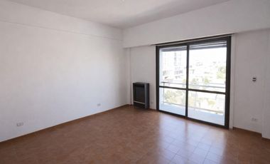 Dpto. de 3 Dorm. y 2 Baños - Centro de Cipolletti