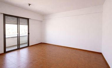 Dpto. de 3 Dorm. y 2 Baños - Centro de Cipolletti