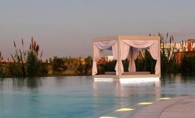 Departamento en venta y/o alquiler anual.  Yoo Nordelta- 3 dormitorios .PB .Jardín