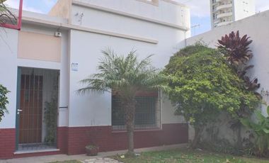 Casa para alquiler como Local Comercial en centro de Banfield Este