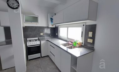 Departamento en Alquiler en Villa Ballester con cochera.