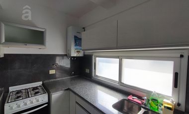 Departamento en Alquiler en Villa Ballester con cochera.