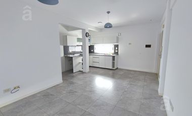 Departamento en Alquiler en Villa Ballester con cochera.