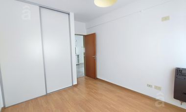 Departamento en Alquiler en Villa Ballester con cochera.