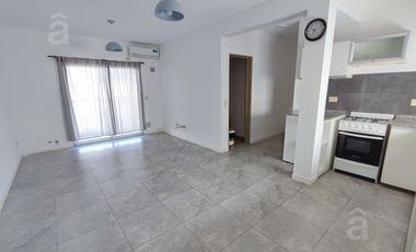Departamento en Alquiler en Villa Ballester con cochera.