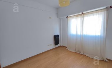 Departamento en Alquiler en Villa Ballester con cochera.