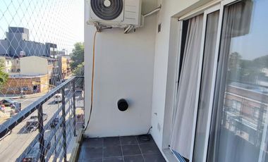 Departamento en Alquiler en Villa Ballester con cochera.