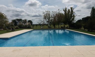 Casa en venta sobre laguna en San Sebastián