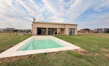 Casa en venta sobre laguna en San Sebastián