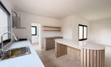 Casa en venta sobre laguna en San Sebastián