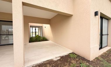 Casa en venta sobre laguna en San Sebastián