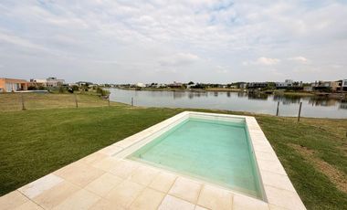 Casa en venta sobre laguna en San Sebastián