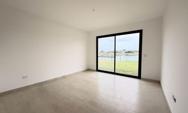 Casa en venta sobre laguna en San Sebastián