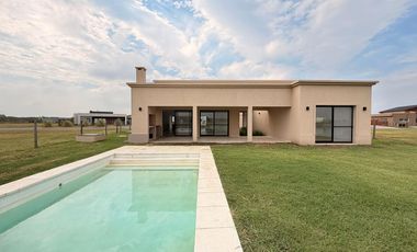 Casa en venta sobre laguna en San Sebastián