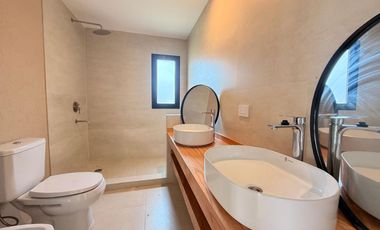 Casa en venta sobre laguna en San Sebastián