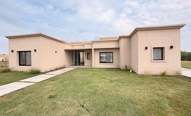 Casa en venta sobre laguna en San Sebastián