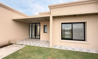 Casa en venta sobre laguna en San Sebastián