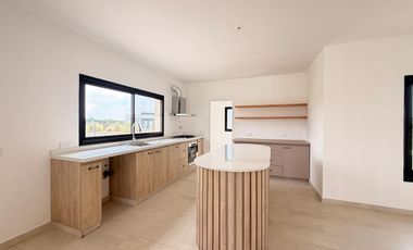 Casa en venta sobre laguna en San Sebastián