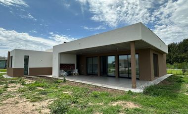 Casa a estrenar- Barrio San Felipe