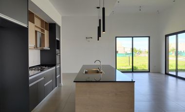 Casa a estrenar- Barrio San Felipe