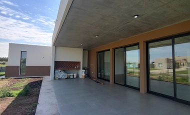 Casa a estrenar- Barrio San Felipe