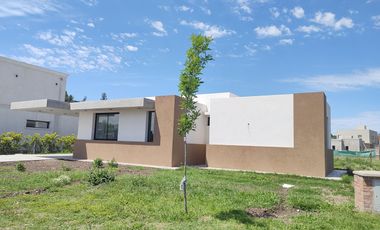 Casa a estrenar- Barrio San Felipe