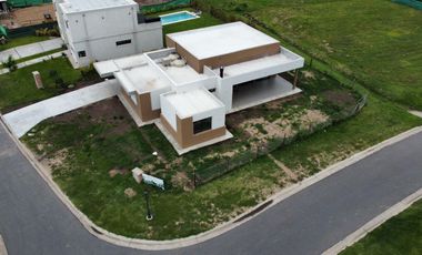 Casa a estrenar- Barrio San Felipe