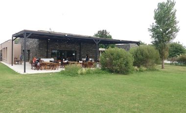 Casa en venta sobre laguna en San Sebastián