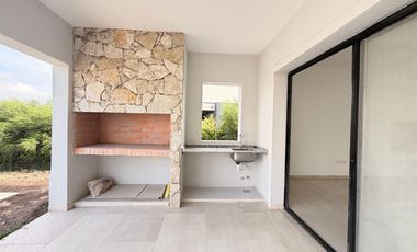 Casa en venta sobre laguna en San Sebastián