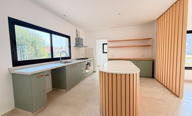 Casa en venta sobre laguna en San Sebastián