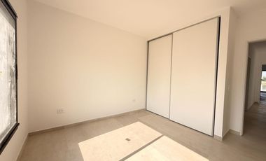Casa en venta sobre laguna en San Sebastián