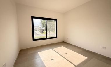 Casa en venta sobre laguna en San Sebastián