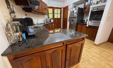 Casa en Jose Marmol en venta