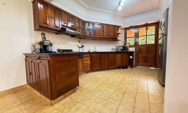 Casa en Jose Marmol en venta