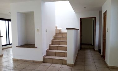 Casa en quinta villas privada arboledas